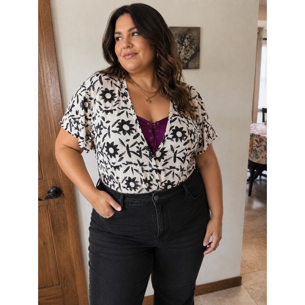 Jones & Co Black White Floral Print Blouse 2X Plus Size Boho V-Neck Top